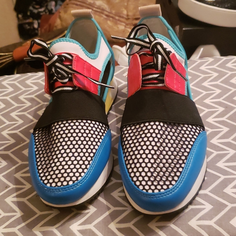 Sneakers